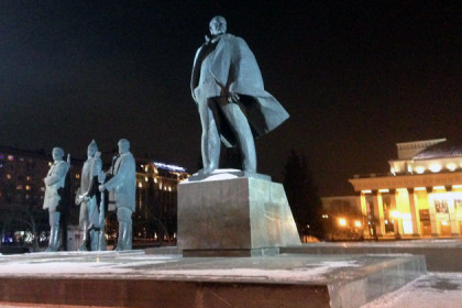 Ленина с центральной площади Новосибирска продают на «Авито» за 100 млрд рублей
