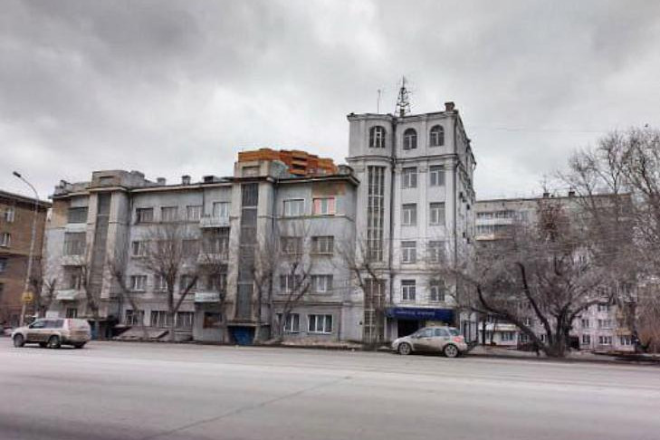 Дом с витражами на Большевистской отремонтируют за 11 млн рублей в Новосибирске