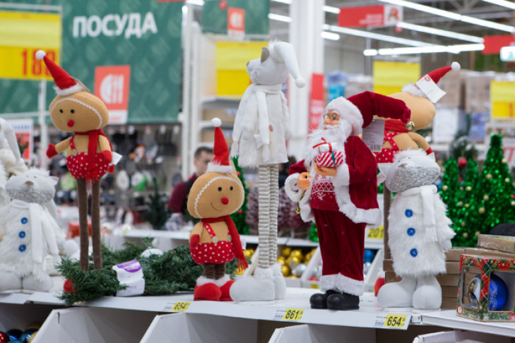 Экономить на новогодних подарках начали россияне