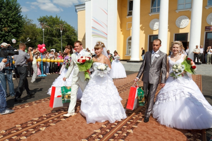 Названа средняя стоимость свадьбы в Новосибирске  