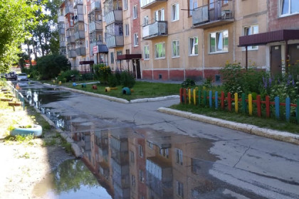 Нечистоты затопили улицы Бердска