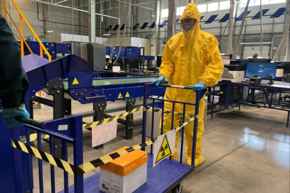 Радиоактивную посылку получили таможенники в Новосибирске на учениях