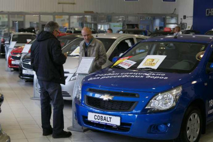 Дилерские центры Новосибирска приостановили продажи новых автомобилей