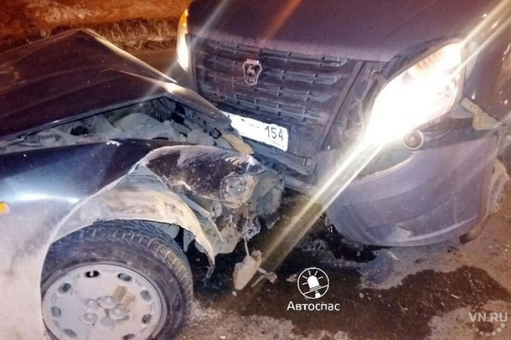 Нарезающий «пятаки» пьяный водитель травмировал свою пассажирку