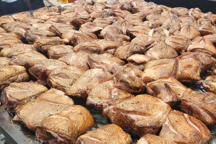 В Новосибирске тысячу человек бесплатно накормили утиными грудками