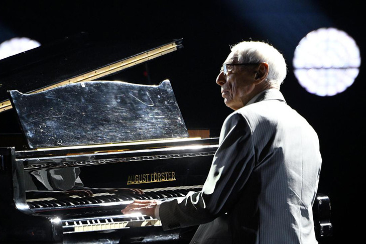 Путин присвоил звание Героя Труда новосибирскому композитору Зацепину