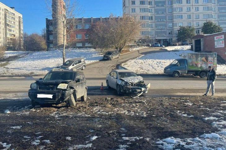 Два ребенка и взрослые пострадали в ДТП в Калининском районе