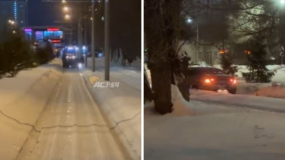 В Новосибирске автомобиль парализовал движение трамваев