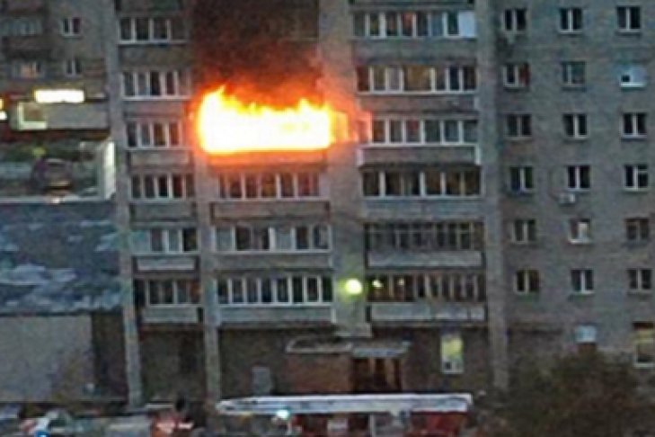 Страшный пожар заблокировал в квартирах жителей многоэтажки в Новосибирске