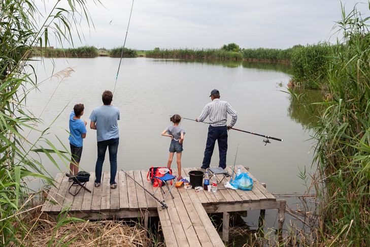 День рыбака-2025: открытки, картинки, стихи и прикольные тосты 13 июля