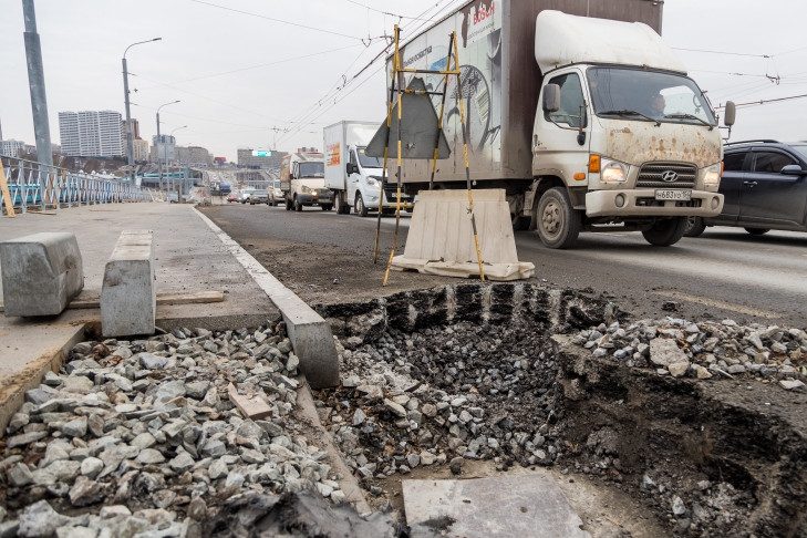 Срок завершения ремонта Октябрьского моста уточнили в дептрансе Новосибирска