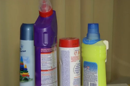 Дети травятся бытовой химией из ярких бутылочек 
