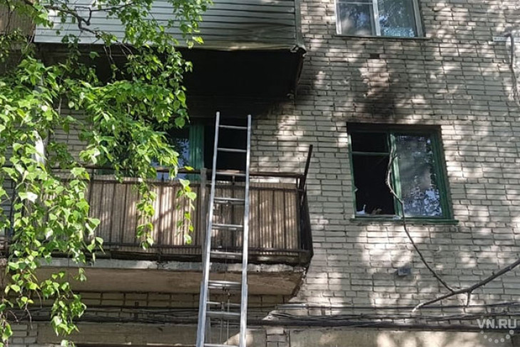 Одиноких девочек 2 и 4 лет спас из пожара сосед в пятиэтажке