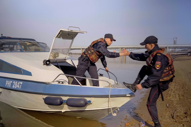 Поиски еще двух из четырех рыбаков идут на реке Обь под Новосибирском