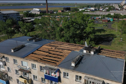 Ураган срывал балконы и оставил без света более 7000 человек в Купинском районе