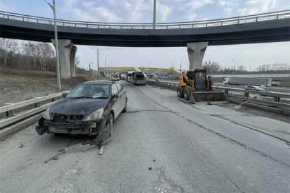 В Новосибирске водитель «Тойоты» без прав сбил рабочего со знаком