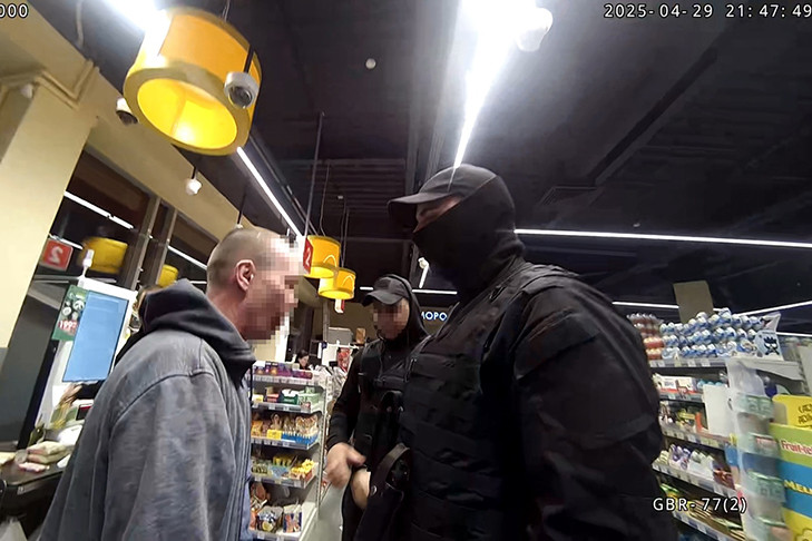 Оголодавший житель Новосибирска устроил ужин в супермаркете