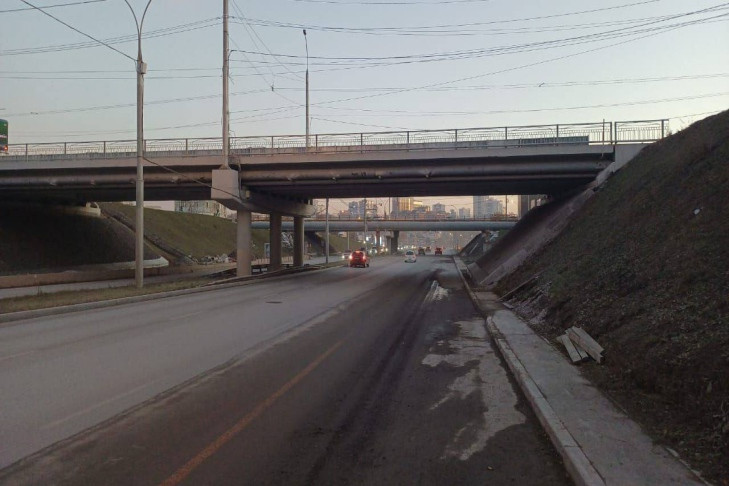 Подпорную стенку на Ипподромской магистрали восстановили в Новосибирске