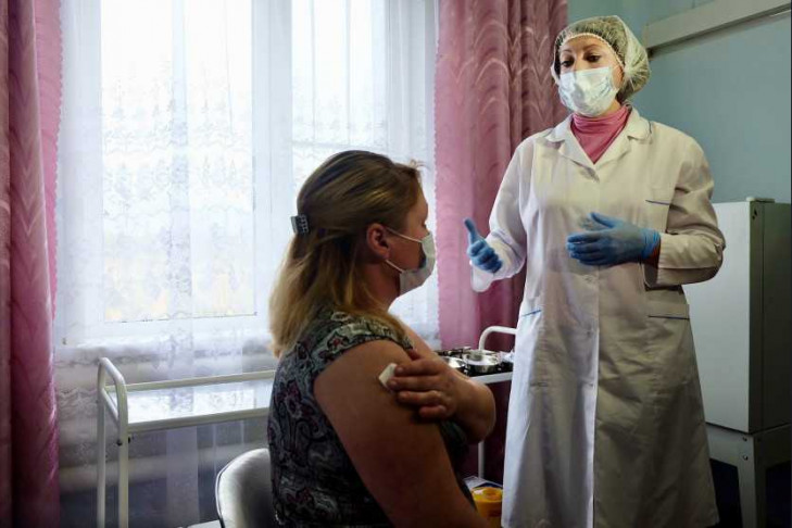 К обязательной вакцинации от COVID-19 приступили в Новосибирской области