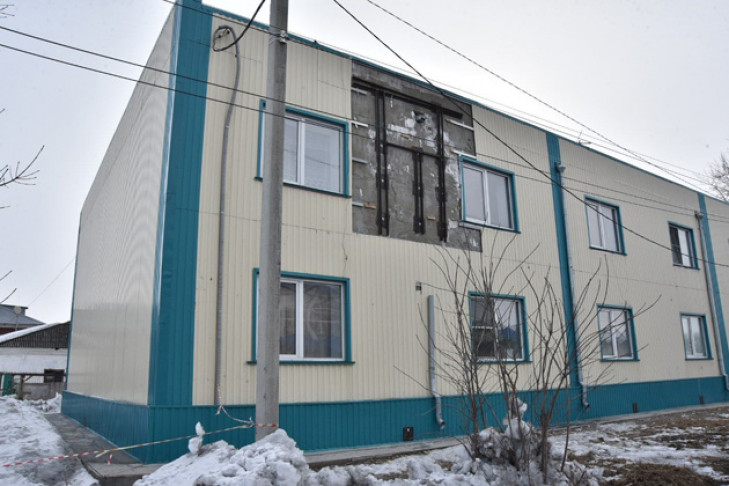 Скандальный дом для переселенцев в Барабинске признали аварийным
