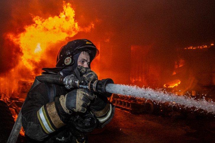 «Фото – огонь!» – фотограф из Новосибирска поразил москвичей пожарами