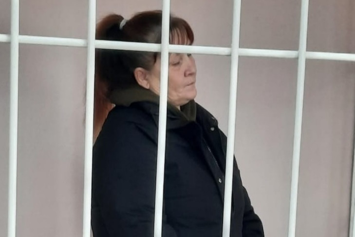 Пьяная жительница Купино избила знакомого штыковой лопатой и пошла под суд