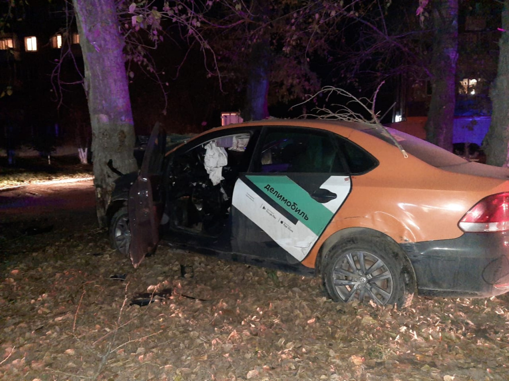 Каршеринговый Volkswagen попал в смертельную аварию в Новосибирске