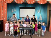 С музыкальными инструментами знакомились воспитанники детского сада в Северном