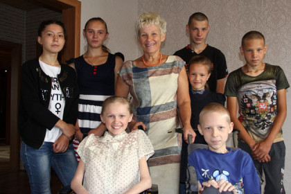 Вдова воспитывает семерых приемных детей под Новосибирском