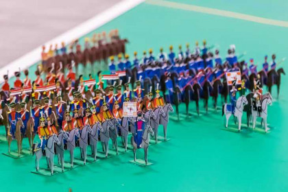 Три тысячи бумажных солдатиков сошлись в битве к 210-летию Дня Бородина