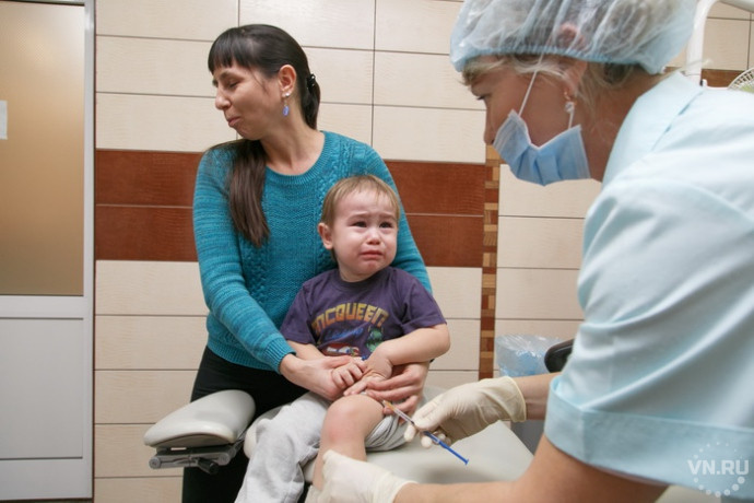 Принуждать родителей к вакцинации детей от COVID-19 не будут, заявила омбудсмен Львова-Белова