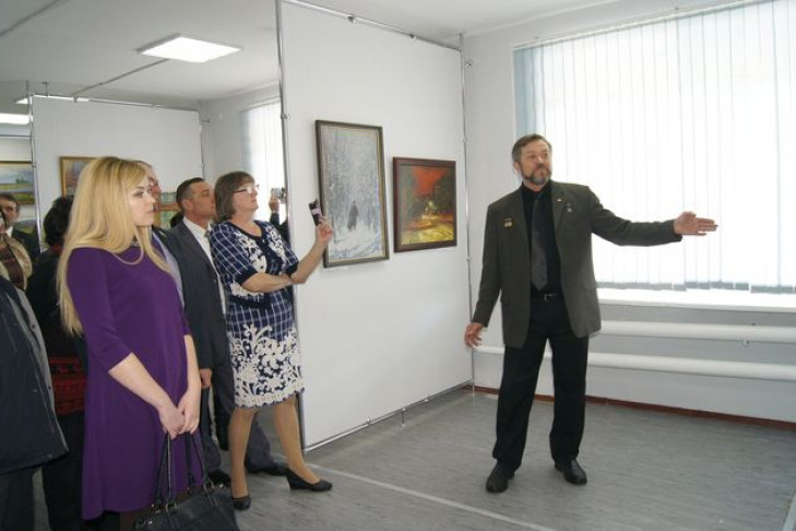 Профессор НГПУ открыл картинную галерею в селе Елизаветинка