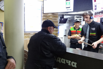 Халку из Новосибирска не понравилась шаурма в Бургер Кинг