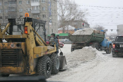 Почти 300 снегоуборочных машин работали в Новосибирске ночью