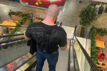 Московского фитнес-тренера под конвоем доставили в Новосибирск