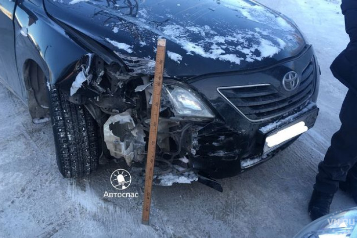 Невезучий день выдался для водителя Toyota Camry