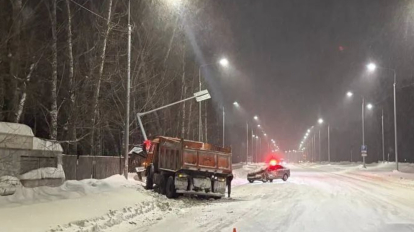 КАМАЗ столкнулся с иномаркой в Новосибирске