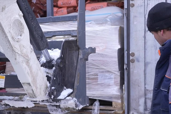 Сельский зоопарк в ДНР получил 20 тонн гуманитарной помощи из Новосибирска