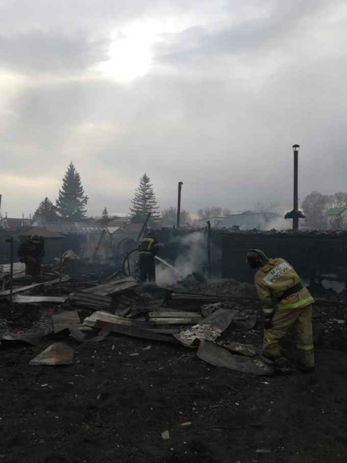 Сгорели 5 дачных домиков в садовом обществе под Новосибирском 