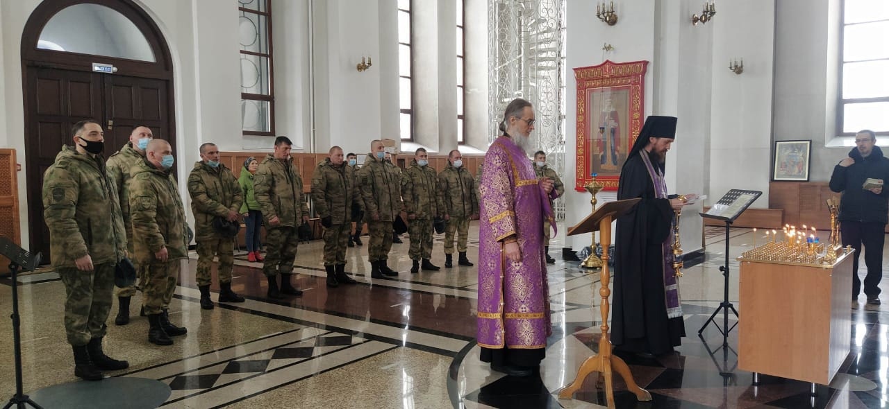 Молебен по погибшим росгвардейцам прошел в Троице-Владимирском соборе 