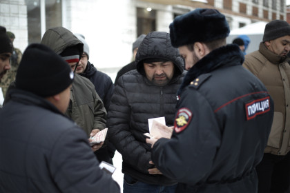 Андрей Травников объяснил необходимость ограничений в сфере труда для мигрантов