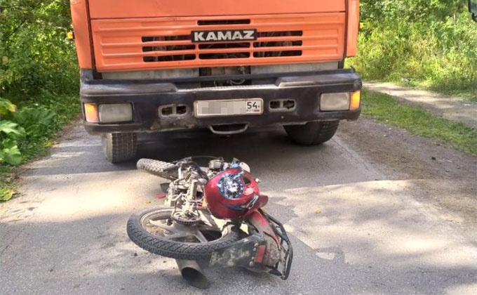 14-летний мотоциклист столкнулся лоб в лоб с КамАЗом