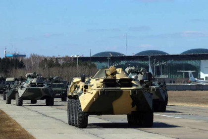 Колонна из 40 танков и БТР-80 проехала под Новосибирском