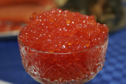 Новосибирцам рассказали, как выбрать красную икру к Новому году-2026