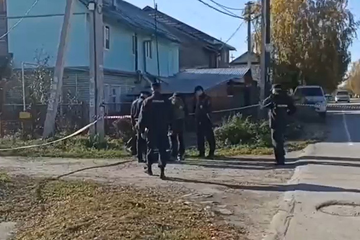 Улицу в Бердске оцепили из-за найденной гранаты в автомобильной покрышке