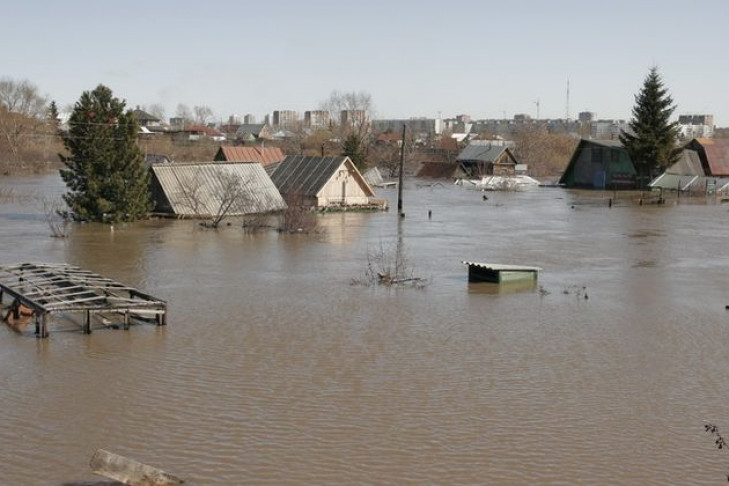 Сброс воды из водохранилища грозит затоплением садовых участков в Первомайке 