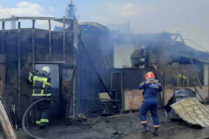 Взрыв газовых баллонов предотвратили на пожаре в Новосибирске