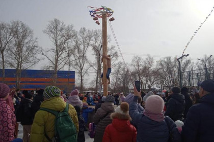Масленицу отпраздновали в Новосибирске, несмотря на запрет