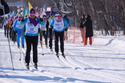 Андрей Травников вместе с тысячами новосибирцев принял участие в соревнованиях «Лыжня России»