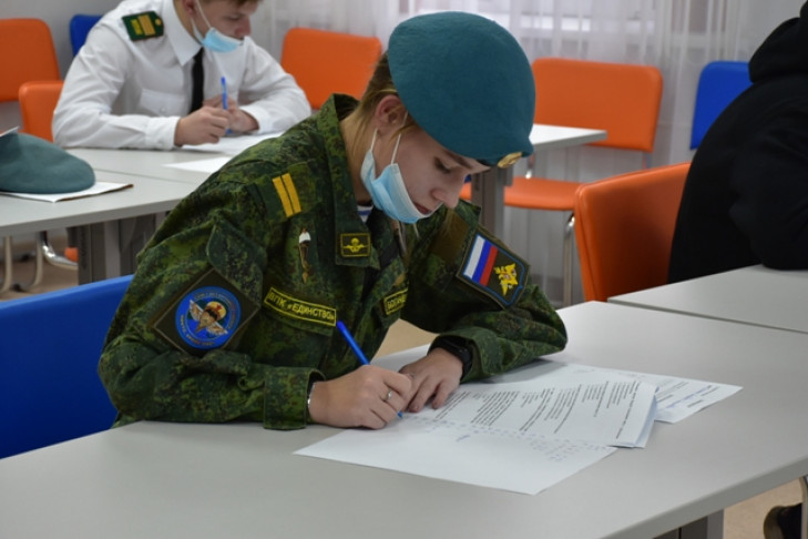 Новосибирских школьников приглашают участвовать в конкурсе к 76-летию Дня Победы 